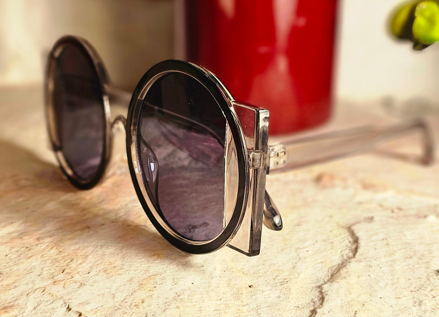 Occhiale Luna da sole con laccio e custodia